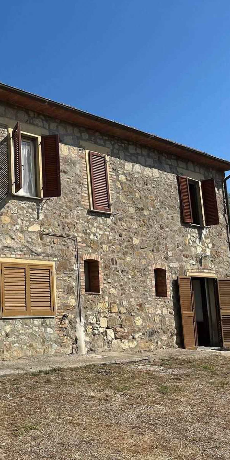 Casale in pietra nelle colline di Campagnatico, Toscana