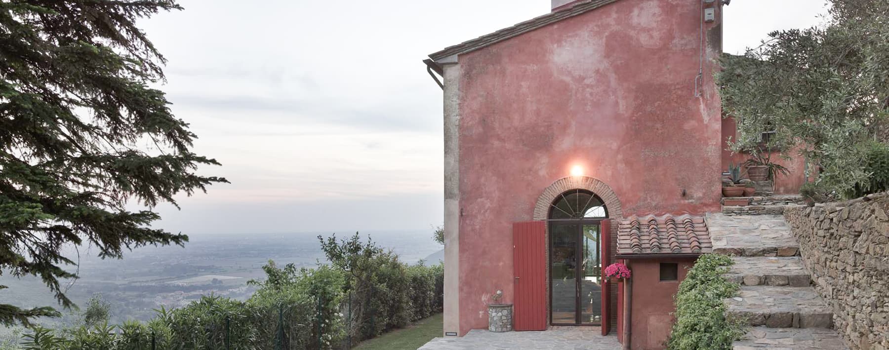 Casale in Toscana con Vista su Pisa e il Mare
