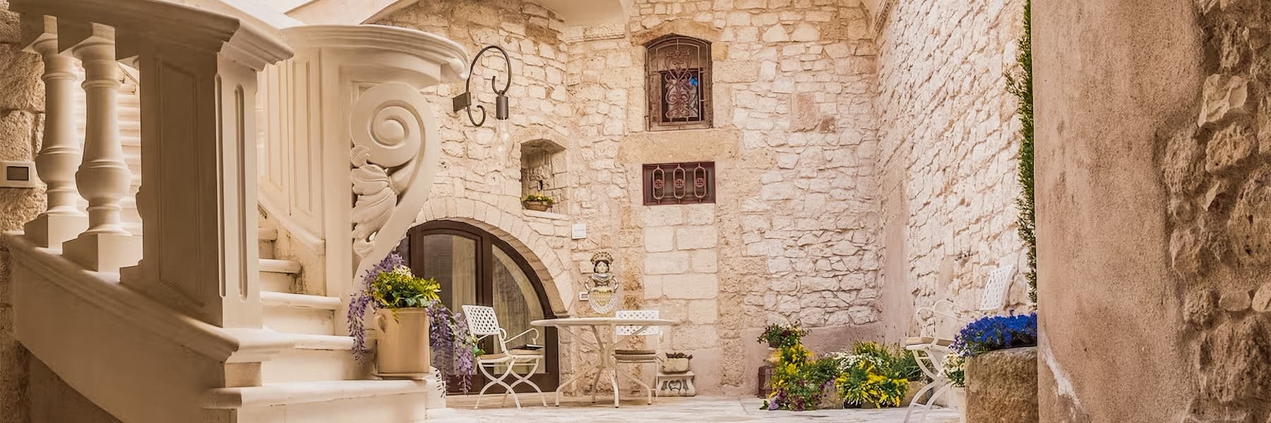 Palazzo storico a Carovigno, cuore della Puglia