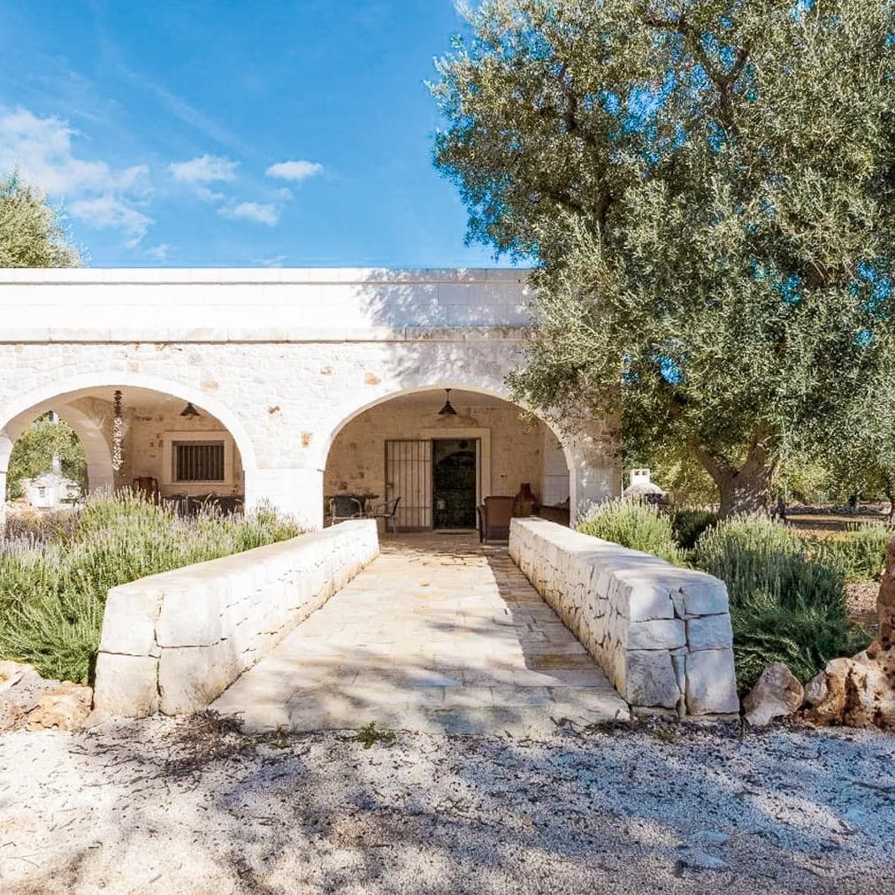 Villa con piscina e trulli a Ostuni, Puglia