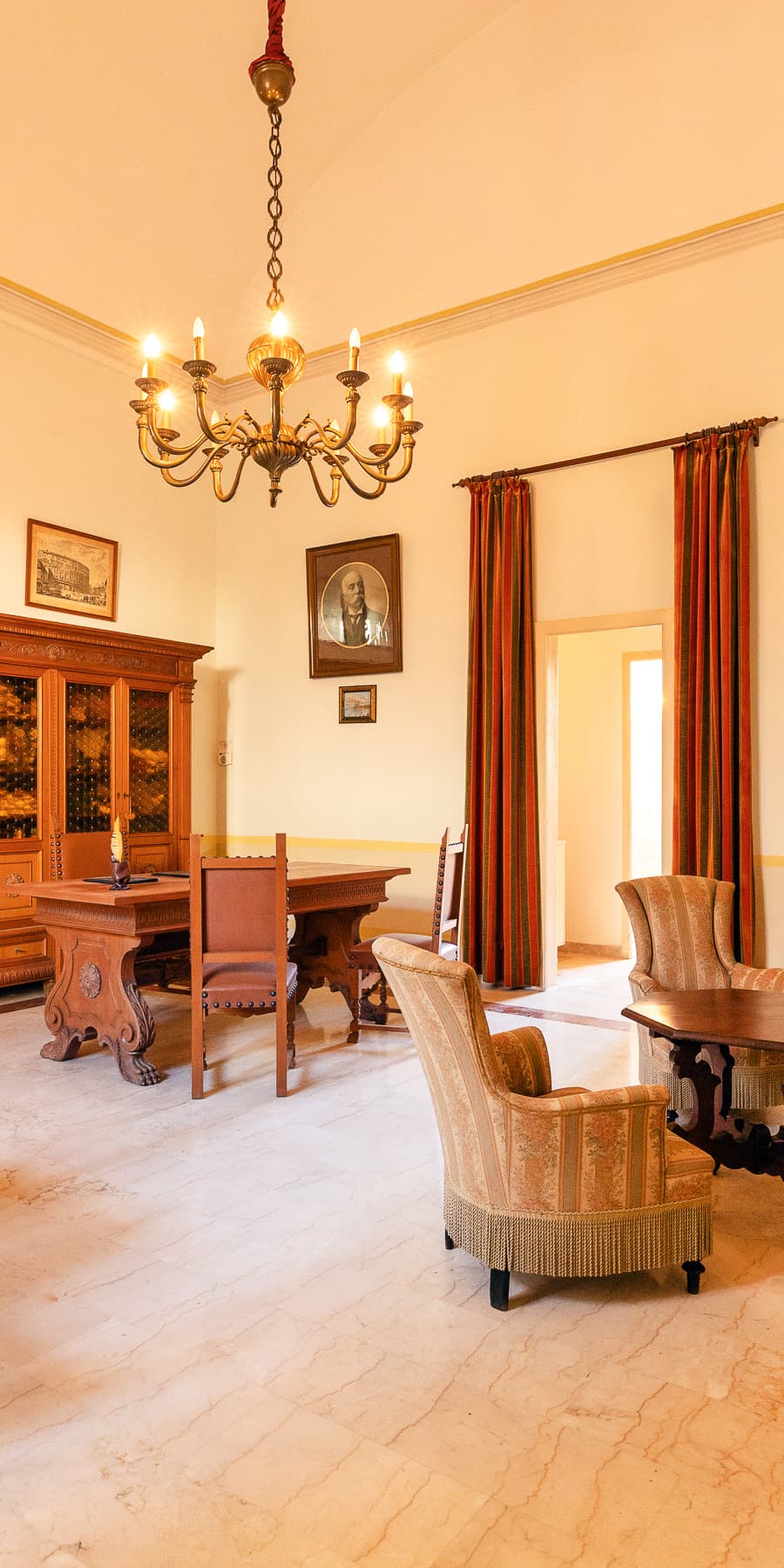 Palazzo storico a Maglie, Puglia, 500 mq di fascino e arte