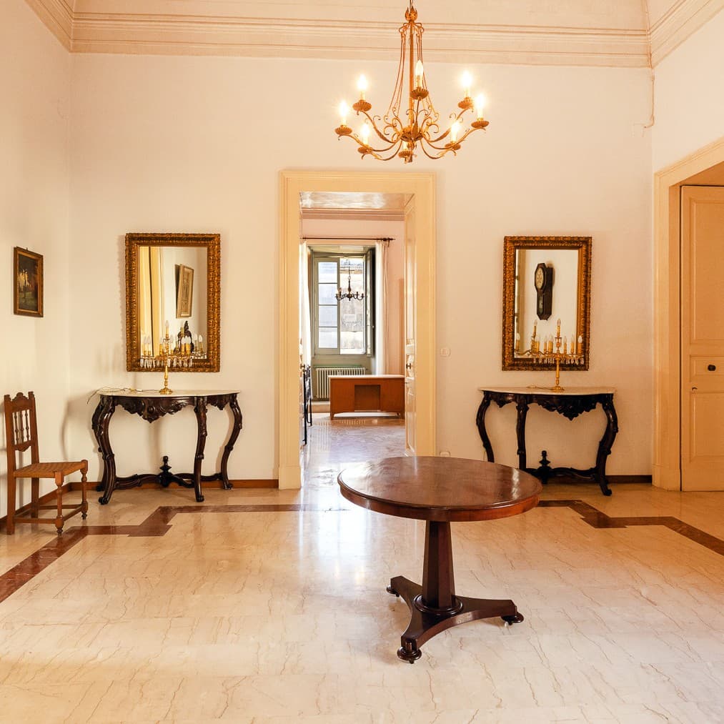 Palazzo storico a Maglie, Puglia, 500 mq di fascino e arte