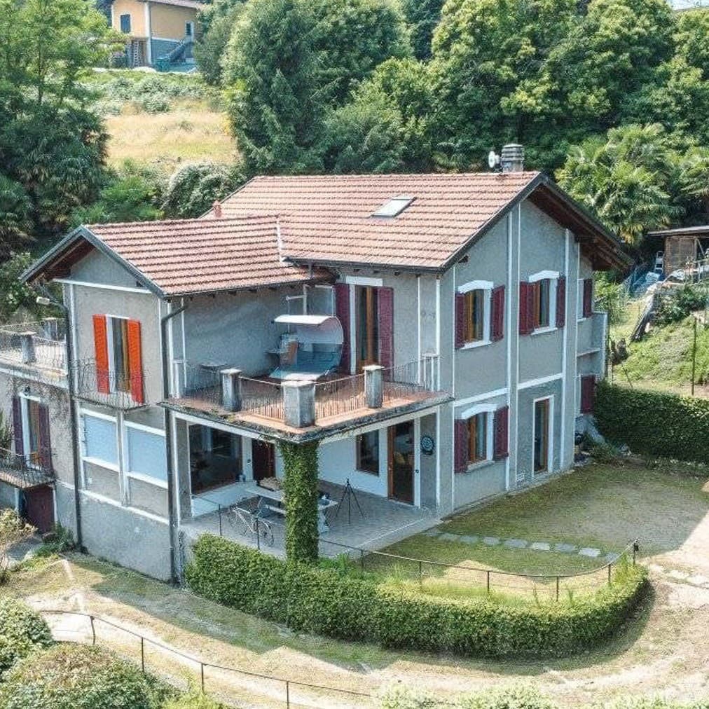 Villa a Oggebbio con vista Lago Maggiore e giardino ampio