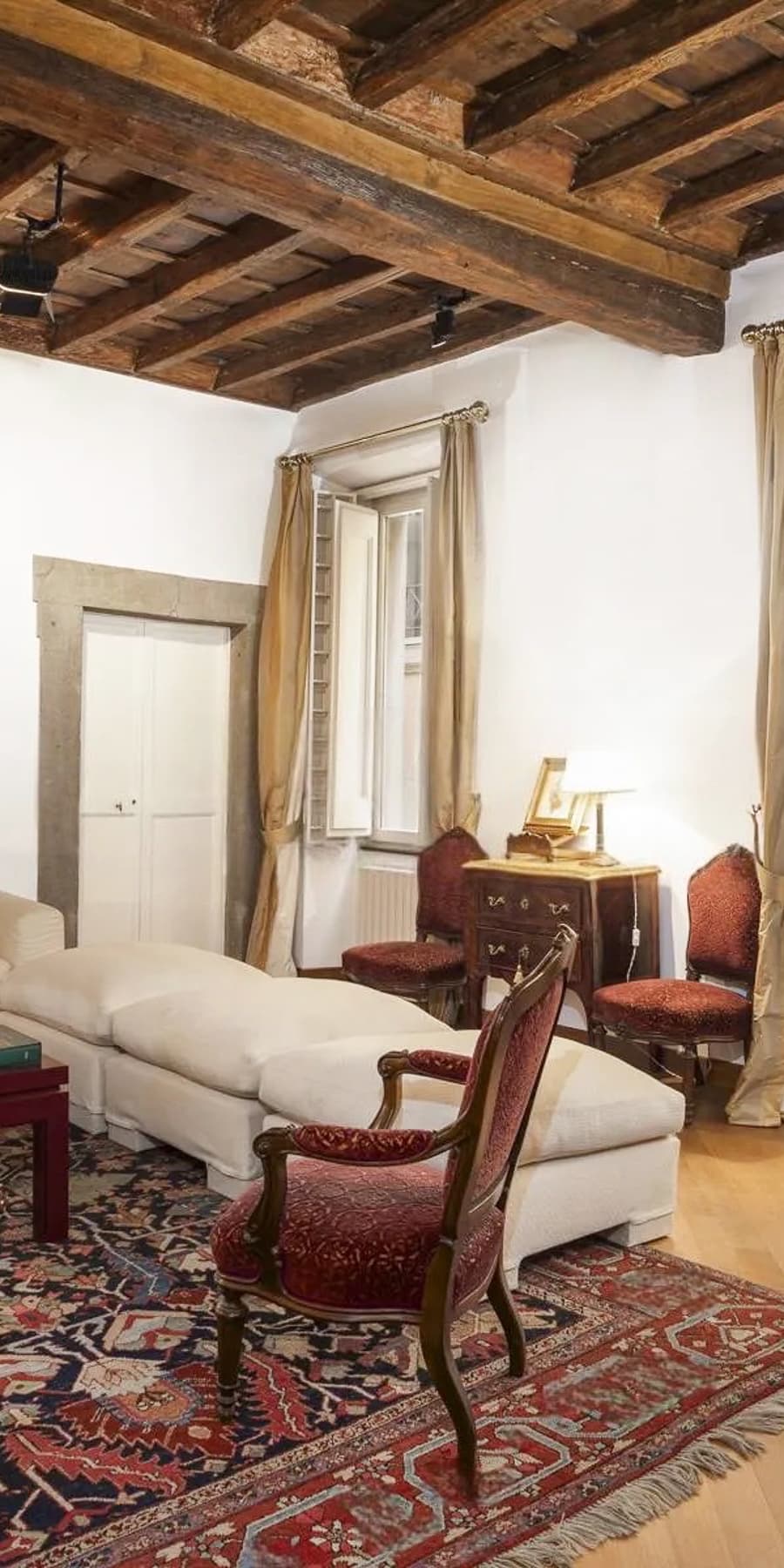 Appartamento di Prestigio nel Centro di Roma