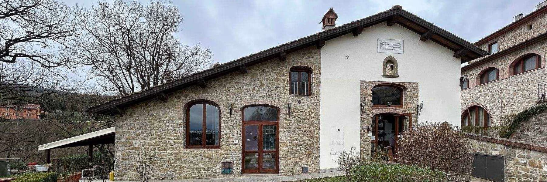 Colonica con piscina al Lago di Bilancino, Toscana