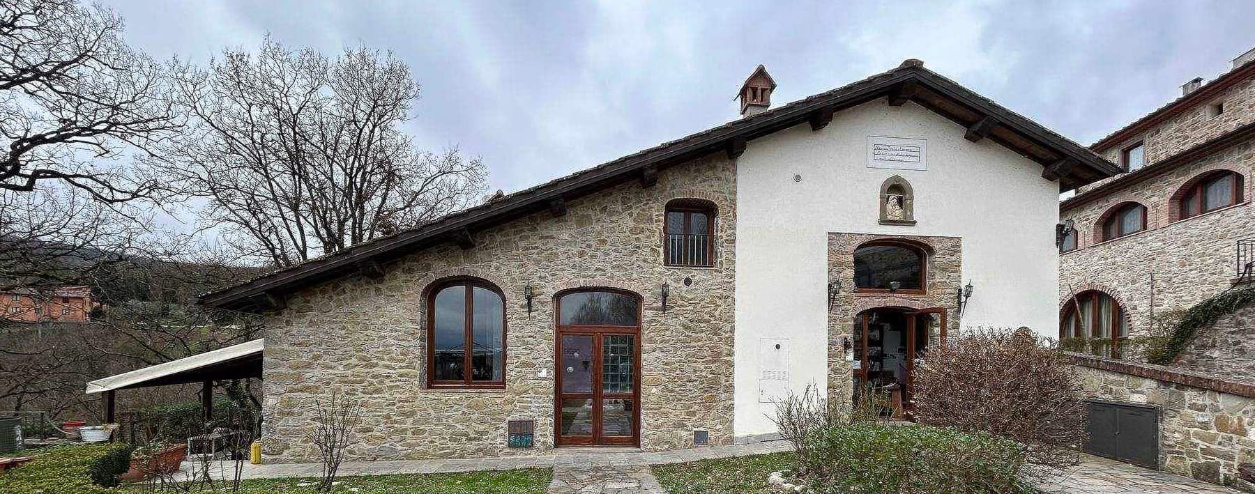 Colonica con piscina al Lago di Bilancino, Toscana