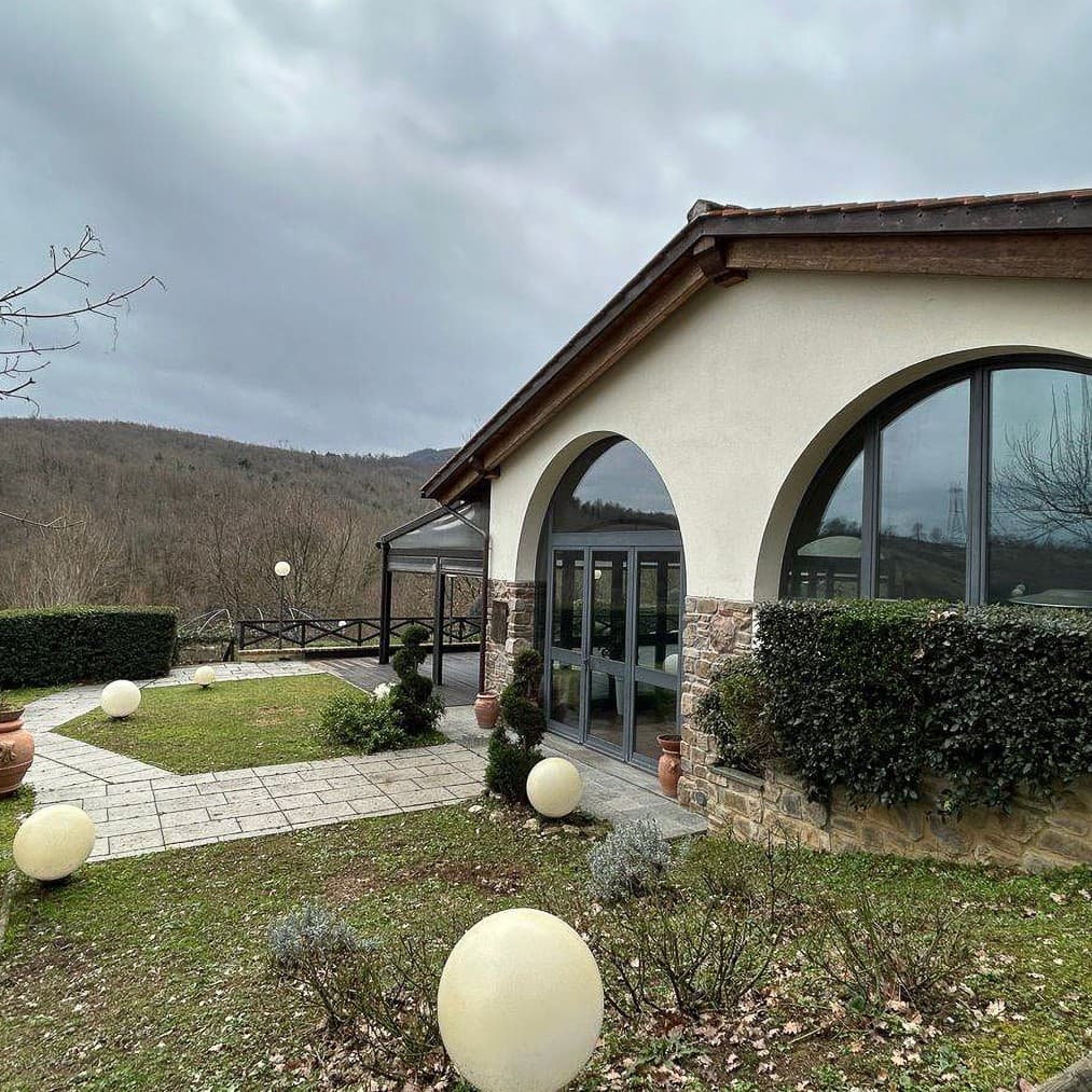 Colonica con piscina al Lago di Bilancino, Toscana