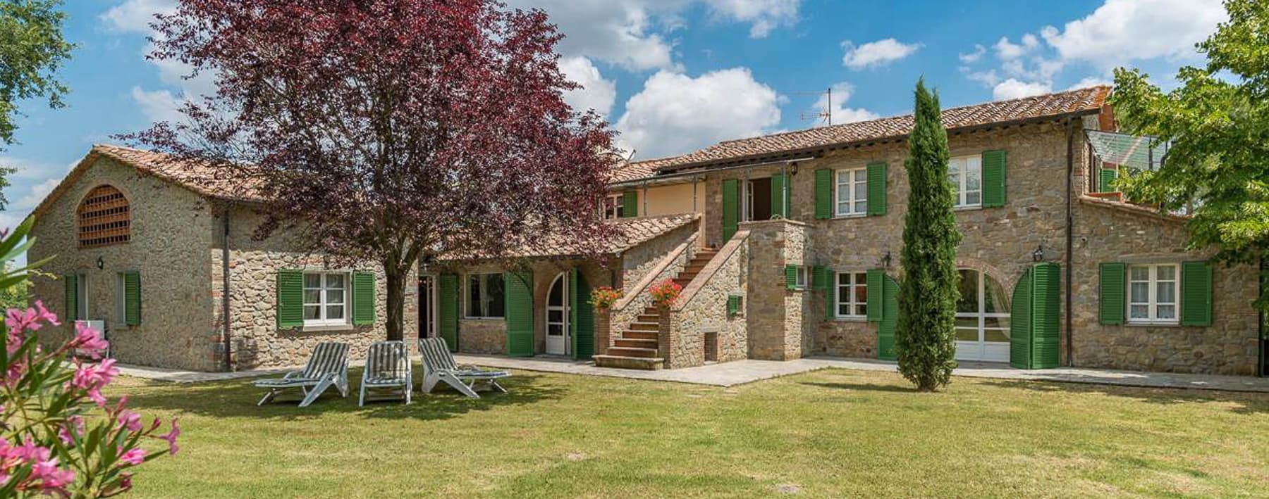 Casa indipendente a Cortona, 385 mq di comfort in Toscana