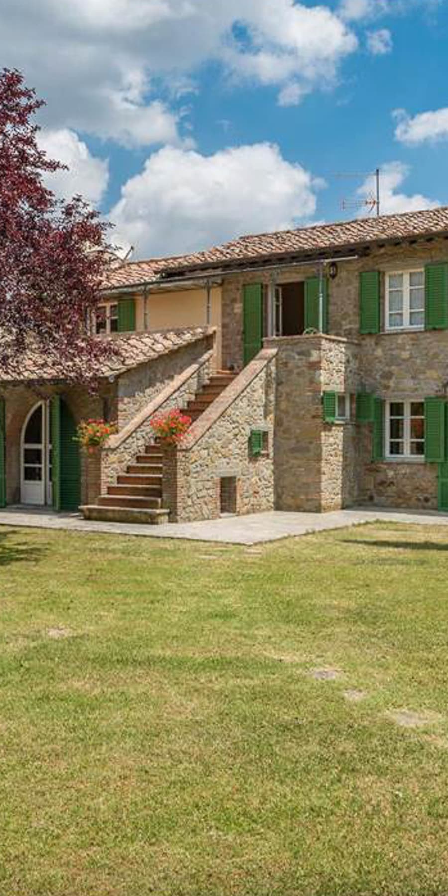Casa indipendente a Cortona, 385 mq di comfort in Toscana