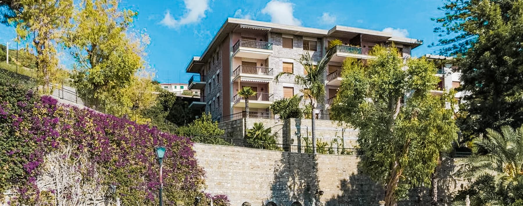 Appartamento panoramico nel verde di Ospedaletti