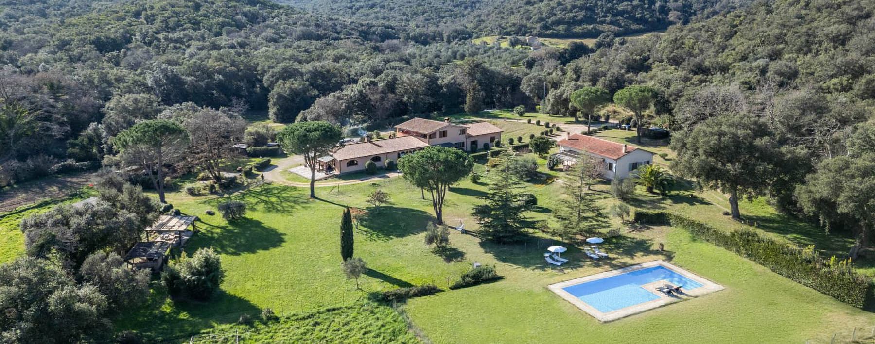 Casale in Maremma Toscana con Piscina e 12 Ettari di Verde