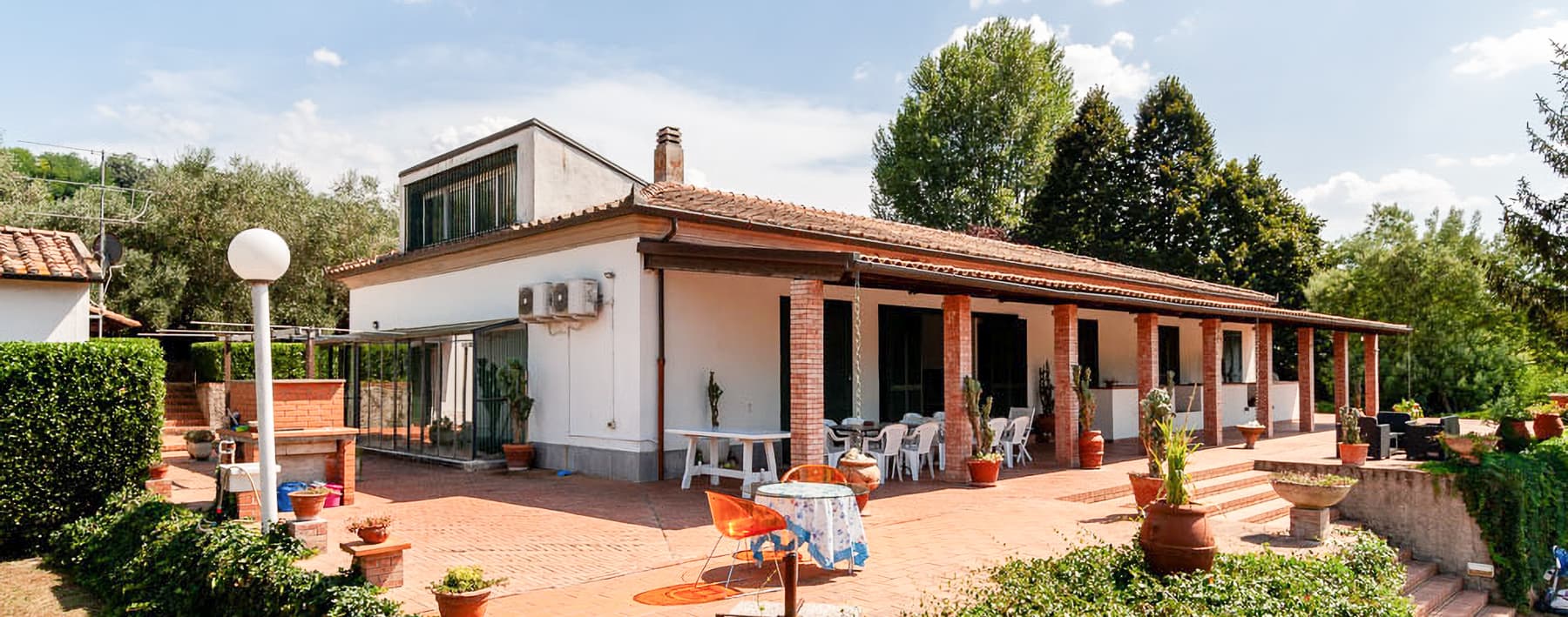 Detached House in Scenic Lorenzana, Tuscany