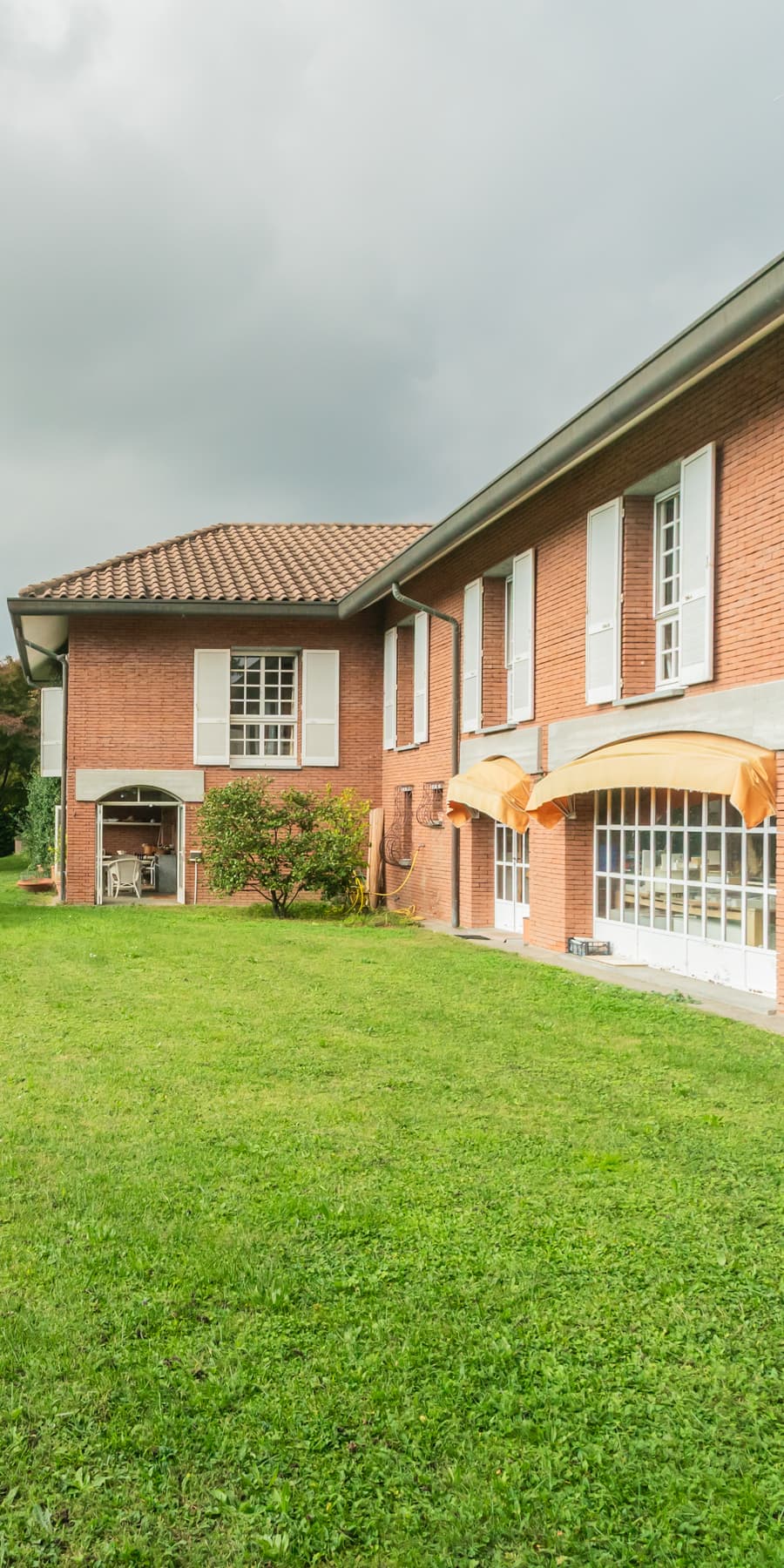 Villa elegante a Luvinate con vista sul Lago di Varese