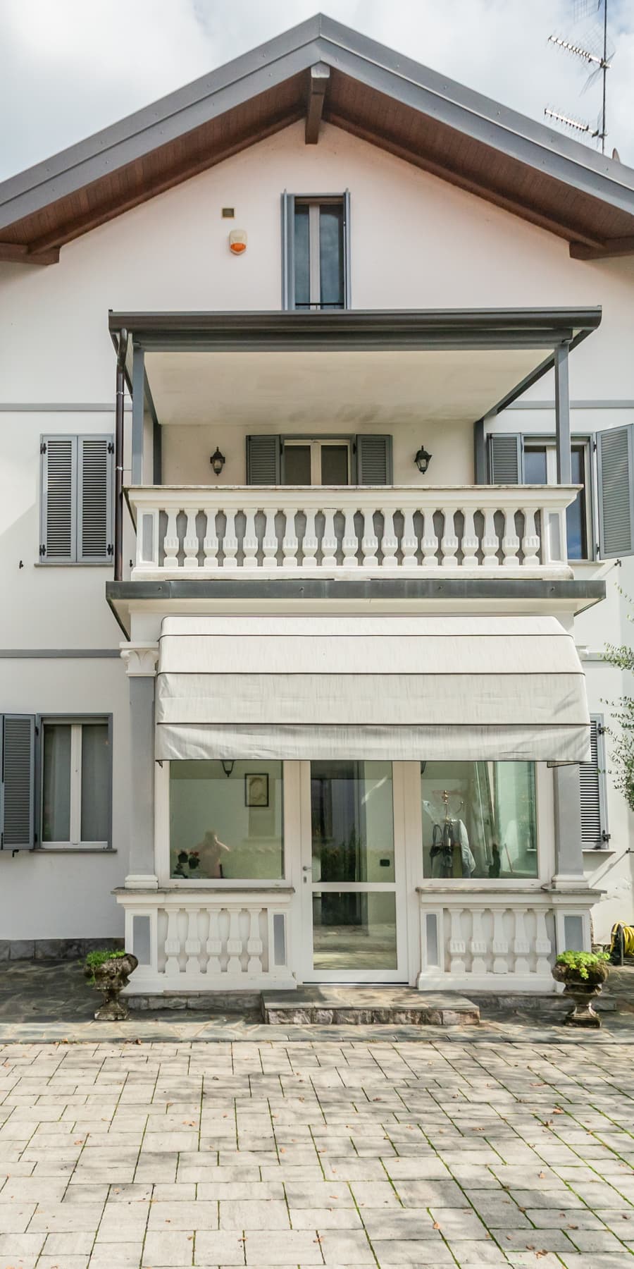 Villa di prestigio a Malnate con giardino privato