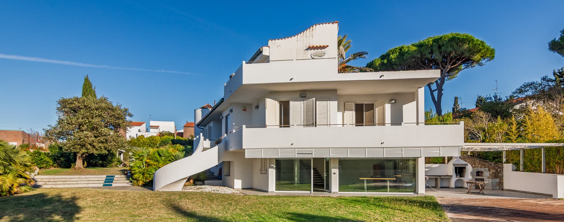 Villa esclusiva con piscina a Livorno, nel cuore di Montenero