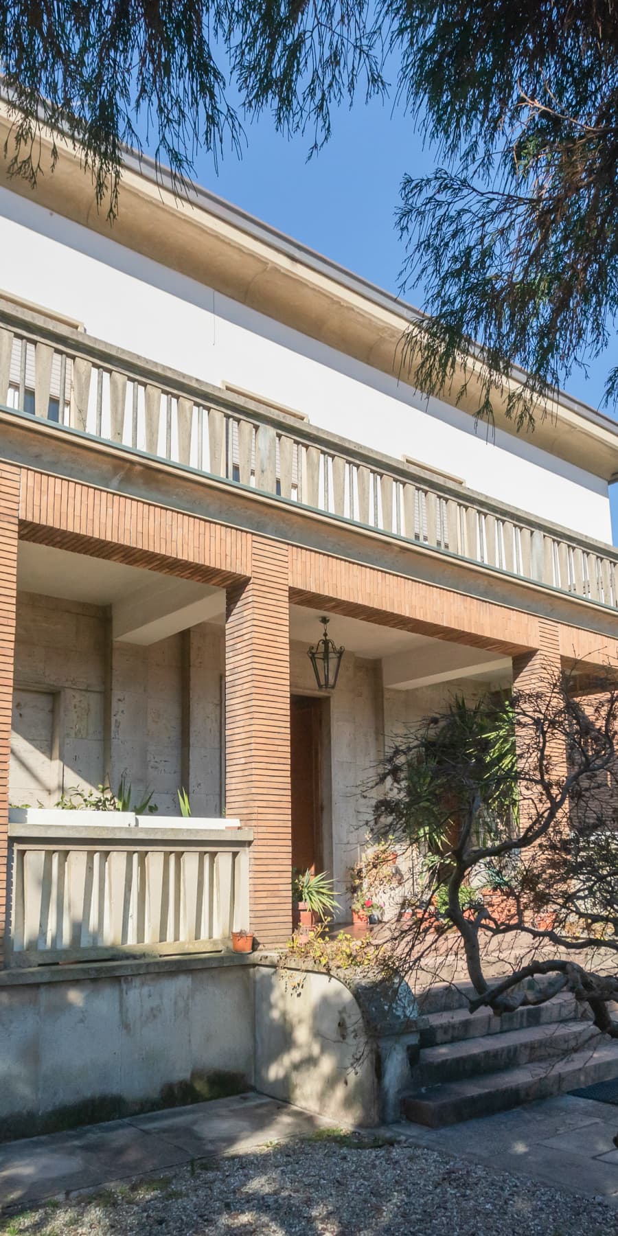 Villa storica con giardino rigoglioso a Varese