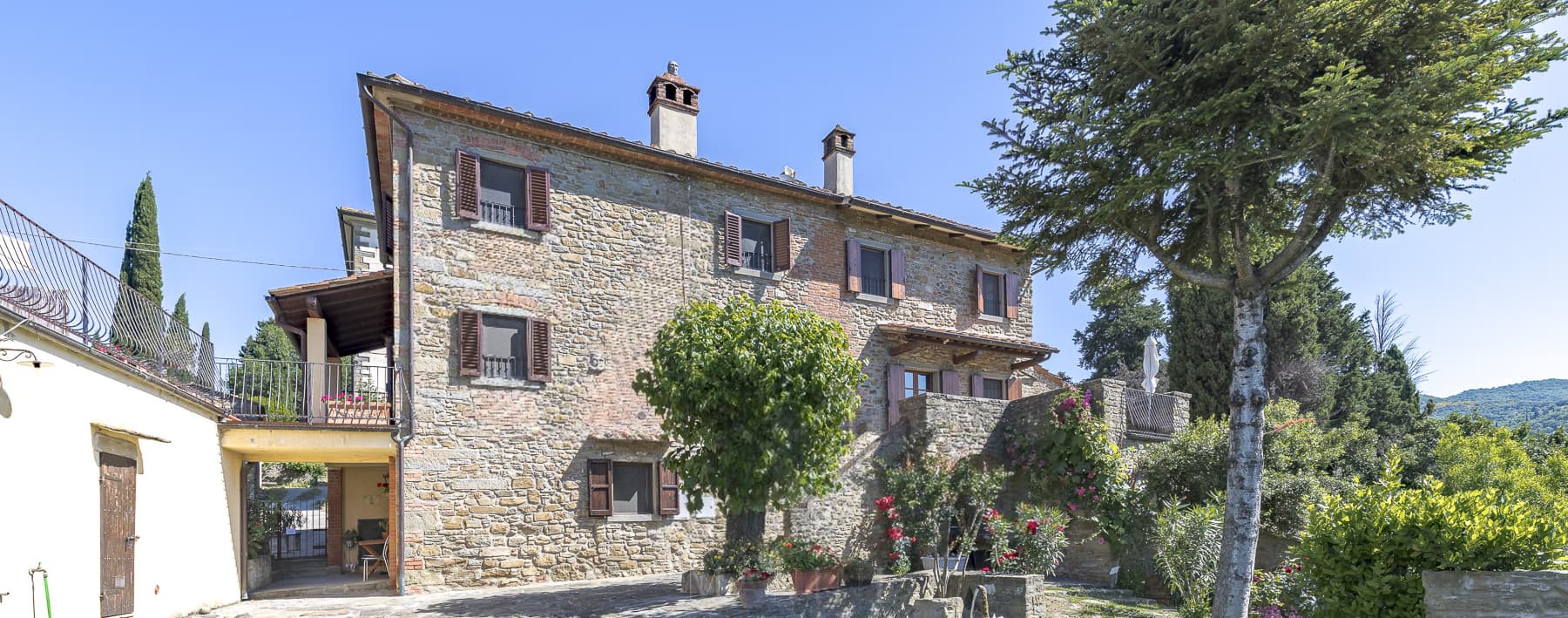 Casale in Toscana con piscina e vista a Castiglion Fiorentino