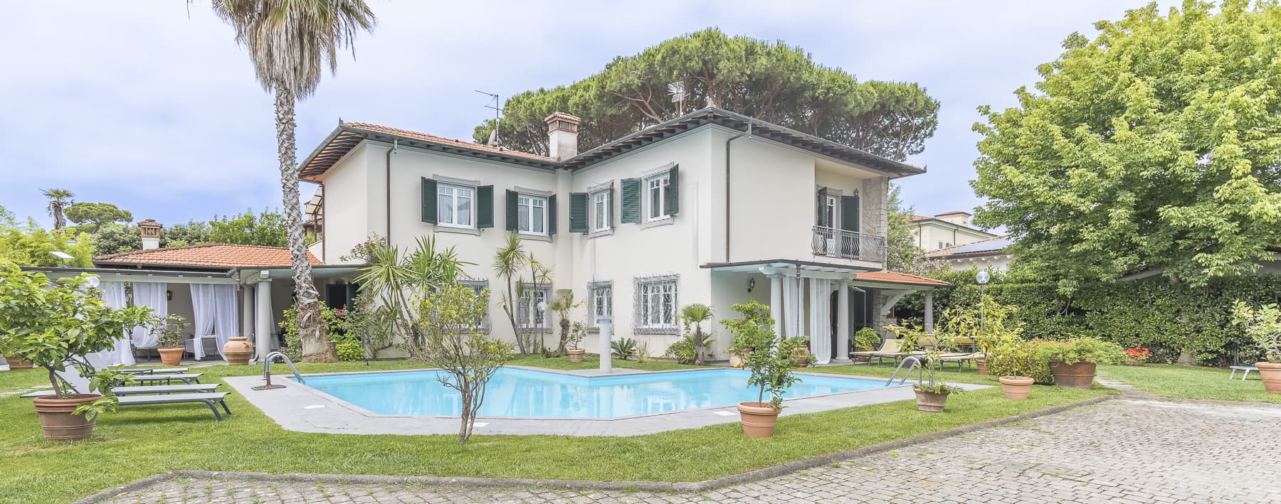 Villa esclusiva con piscina a Forte dei Marmi, Toscana