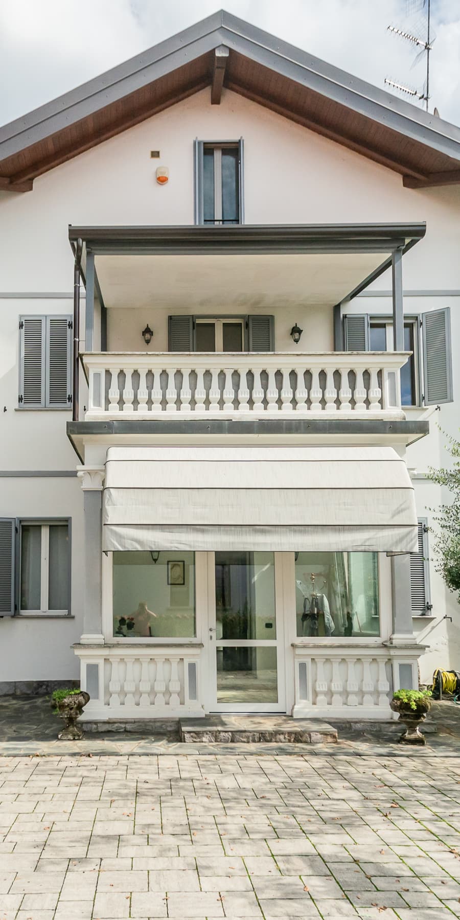 Elegant Villa in Malnate, Lombardy