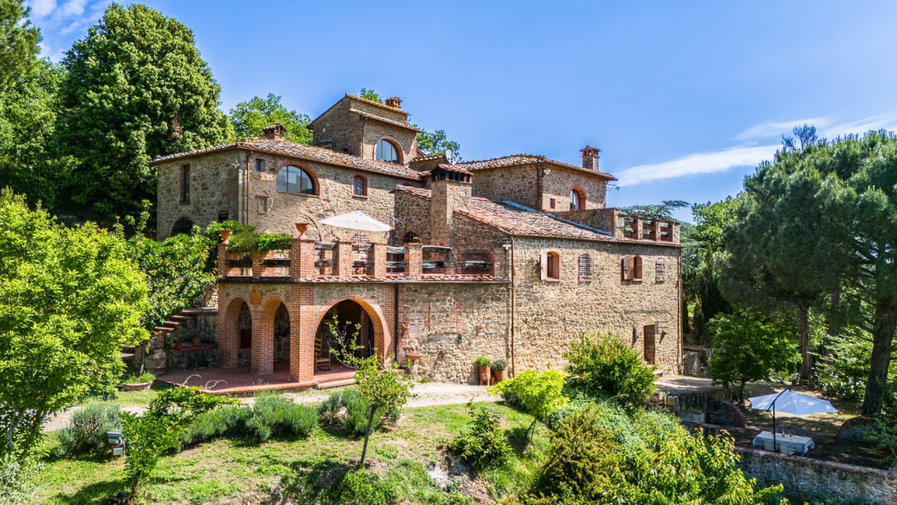 Casale storico con piscina a Sinalunga, Toscana