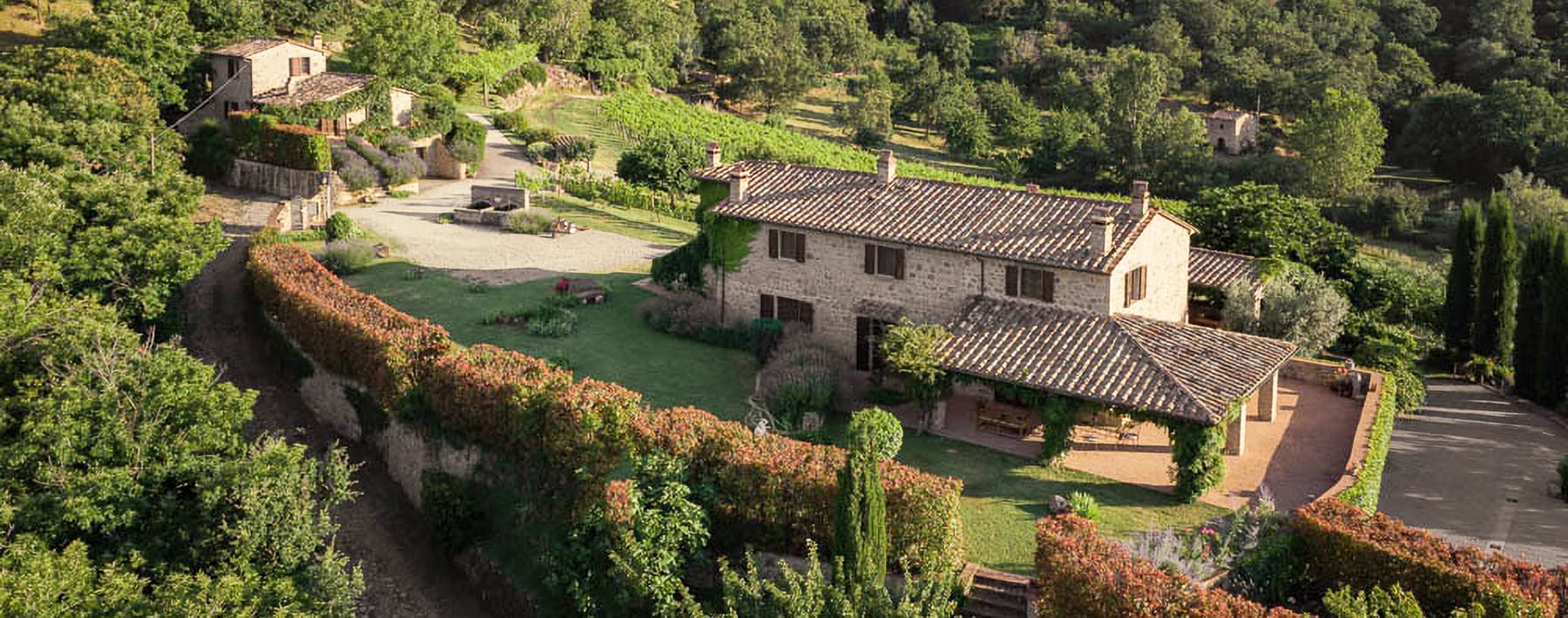 Stone Detached House in Serene Tuscany Countryside