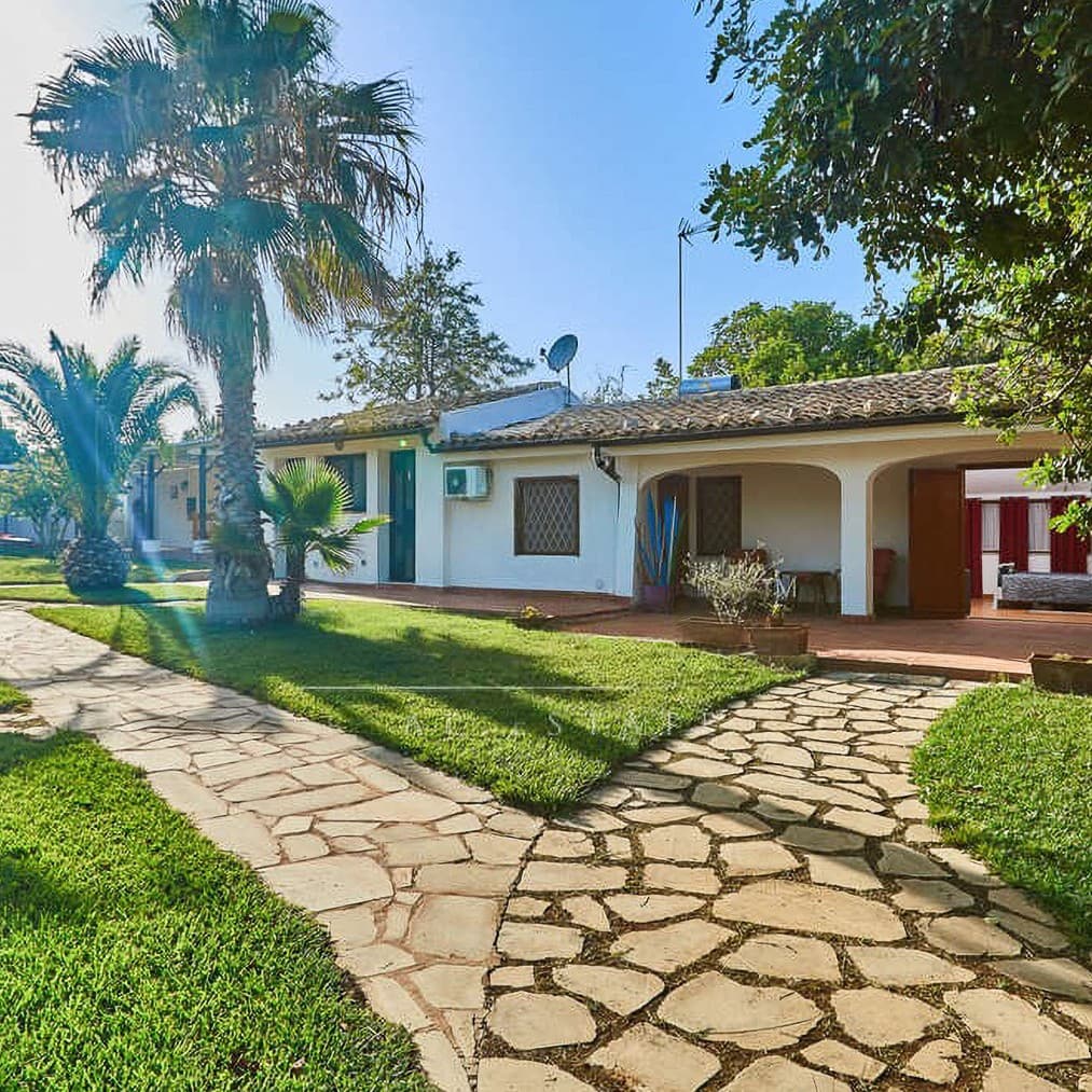 Villa con Piscina e Vista Baia a Modica, Sicilia
