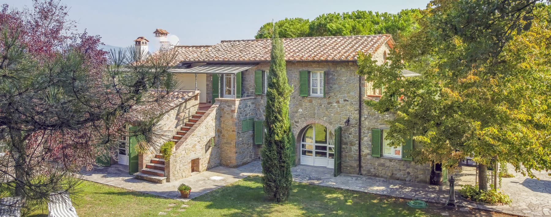 Casale d'epoca con piscina nel cuore della Toscana
