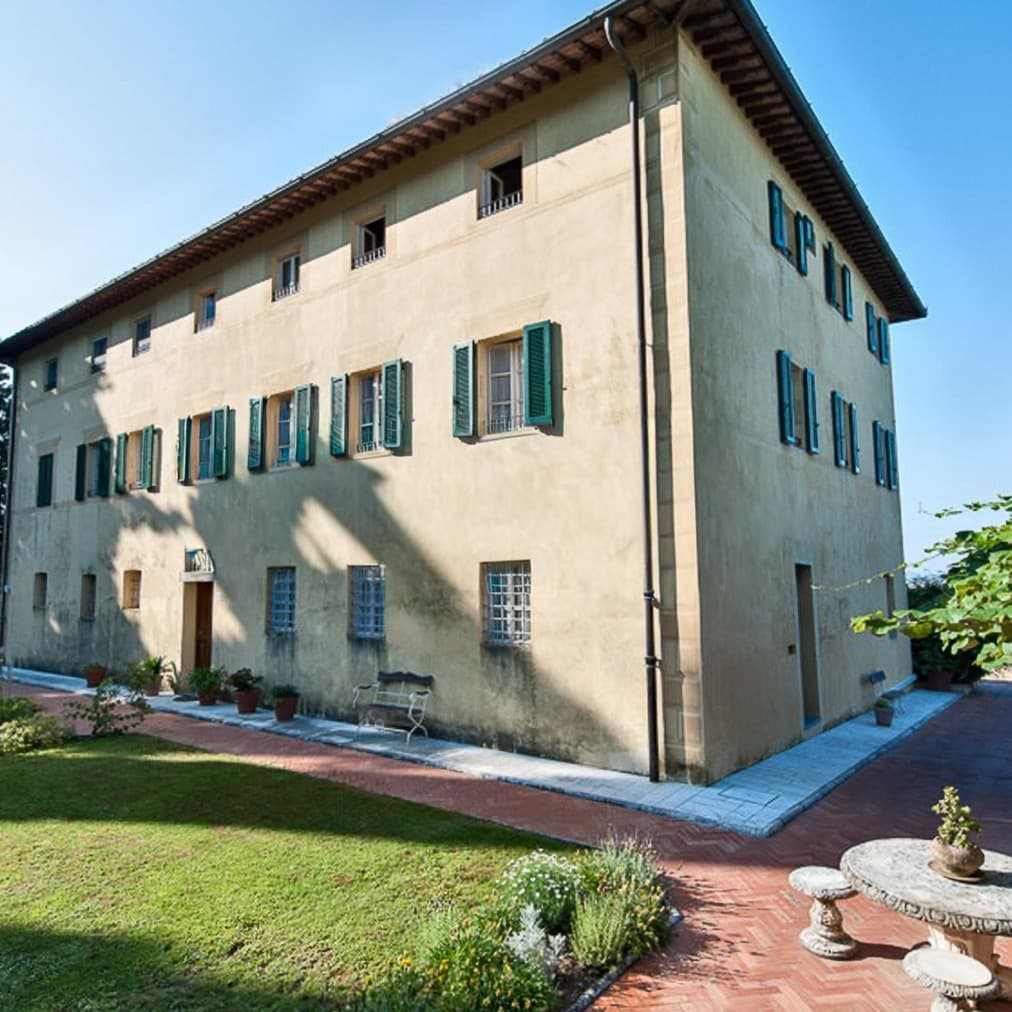Villa storica sulle colline di Lucca, Toscana