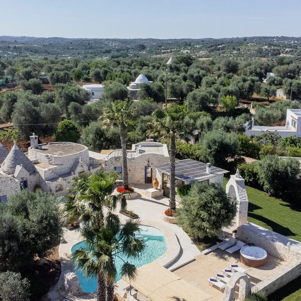 Trullo ristrutturato con piscina a Ostuni, Puglia