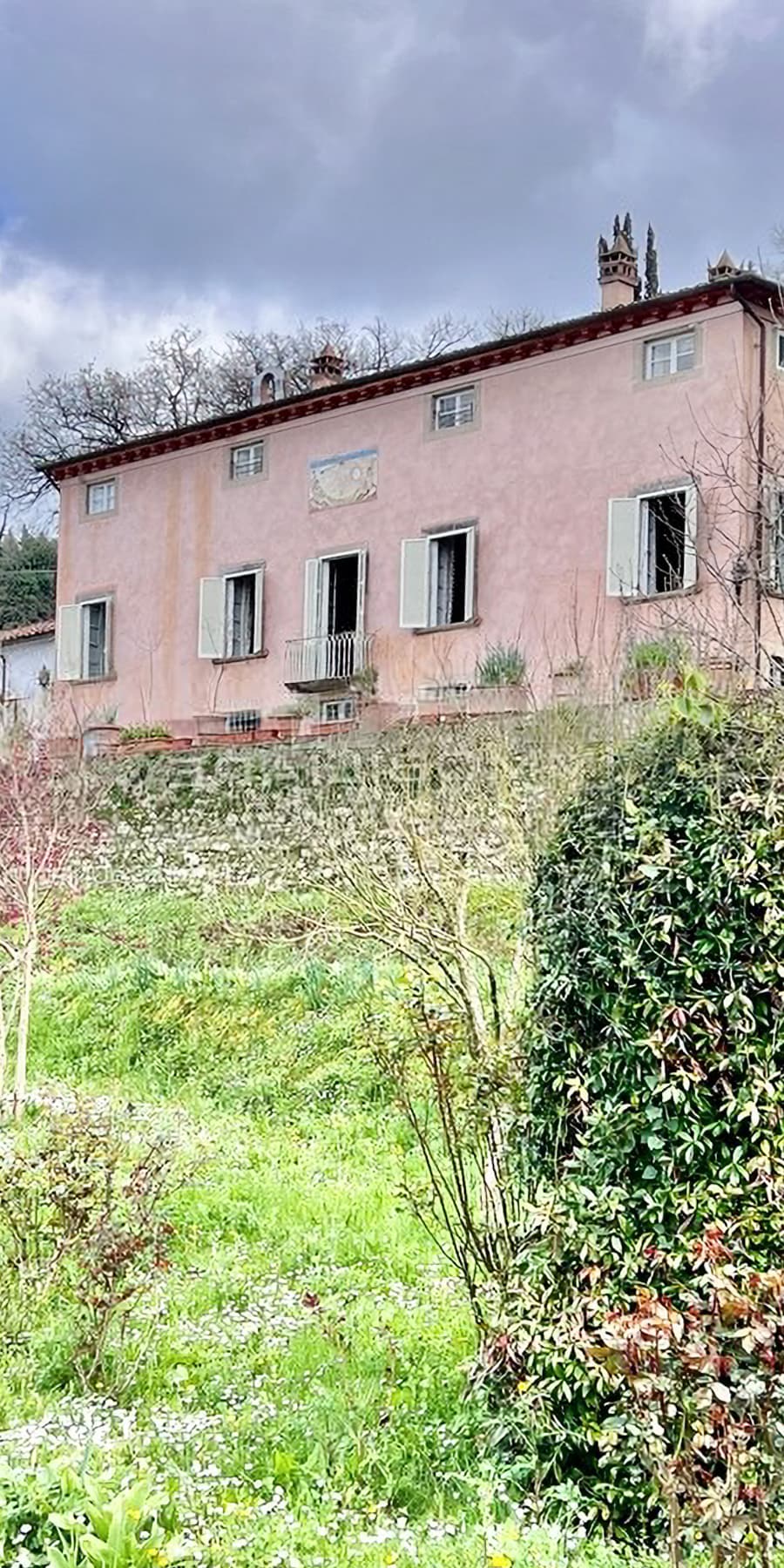 Villa storica tra le colline di Lucca, 1000 mq di charme