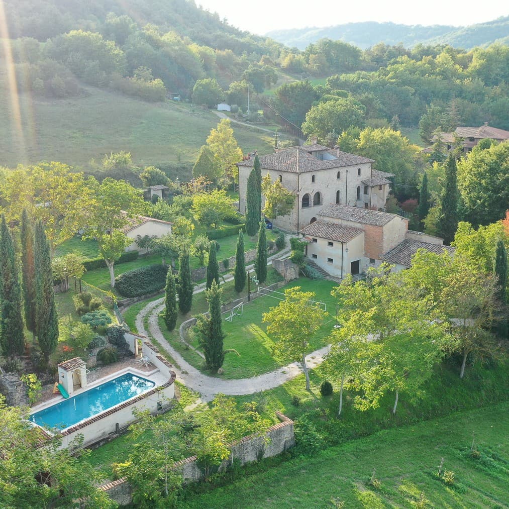 Casale storico nelle colline umbre, 600 mq di charme