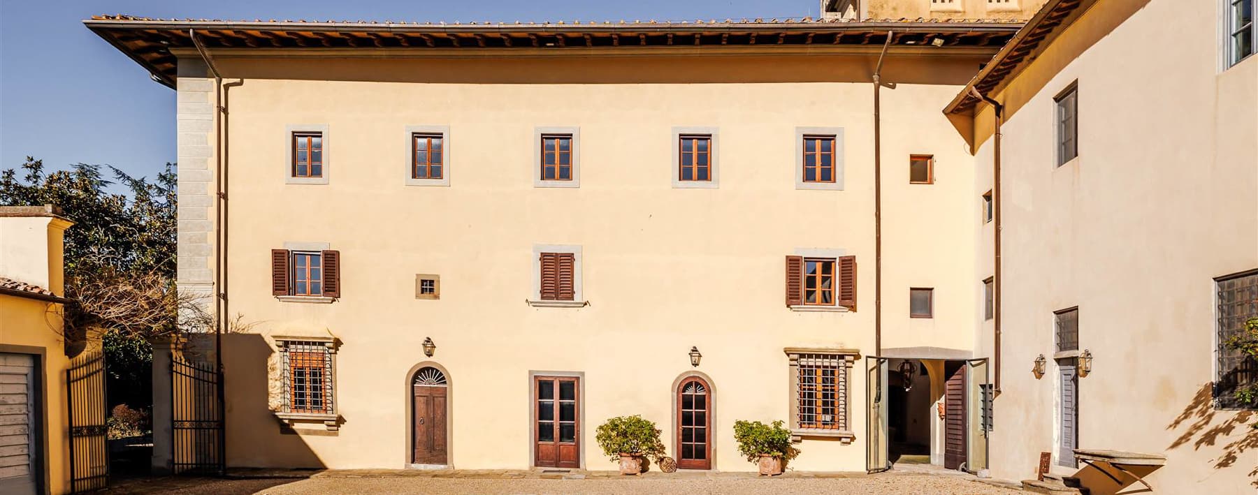 Tenuta storica a Molino del Piano, cuore della Toscana