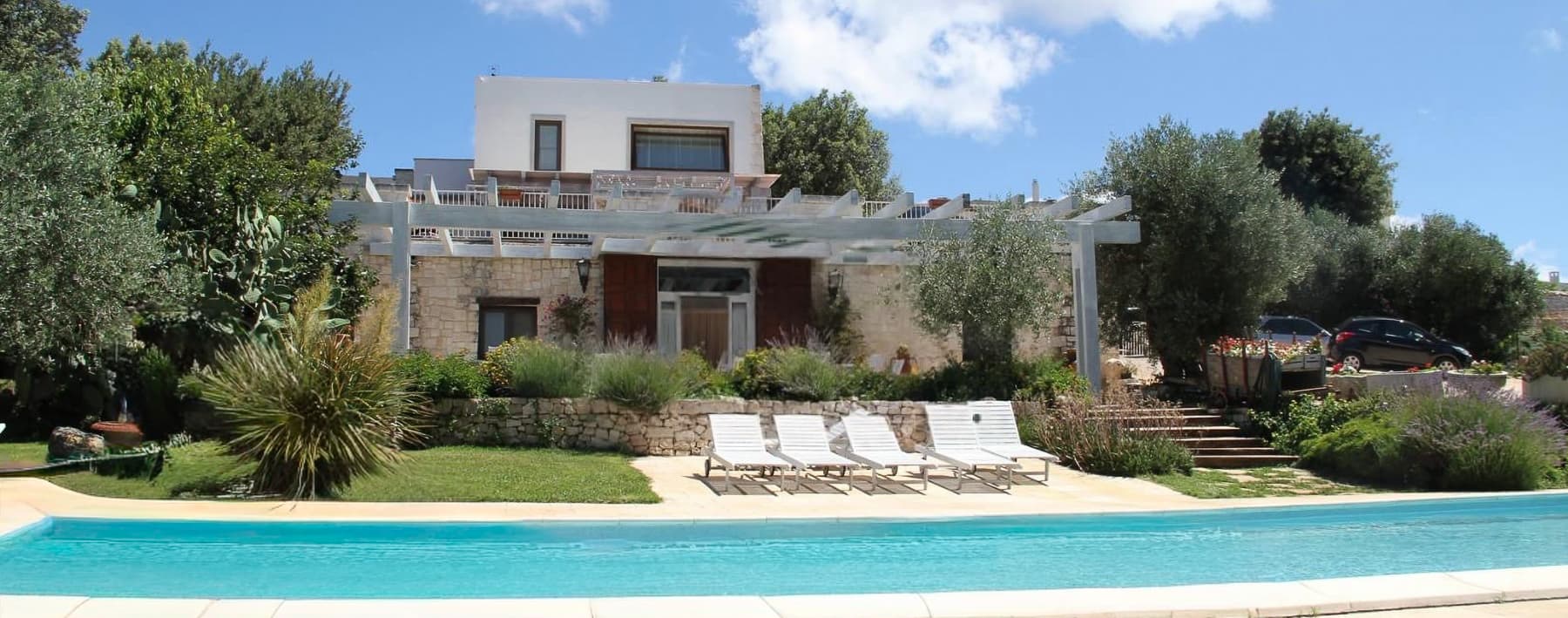 Villa con Piscina e Giardino a Ostuni, Puglia