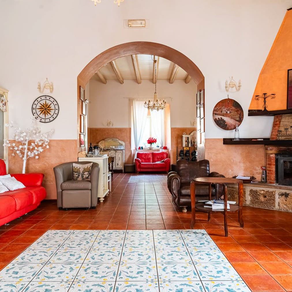 Casale storico con ampio terreno a Piazza Armerina, Sicilia