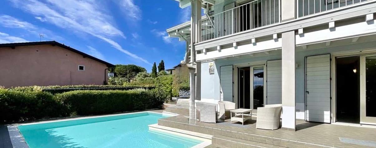 Villa con piscina a Polpenazze del Garda, 280 mq