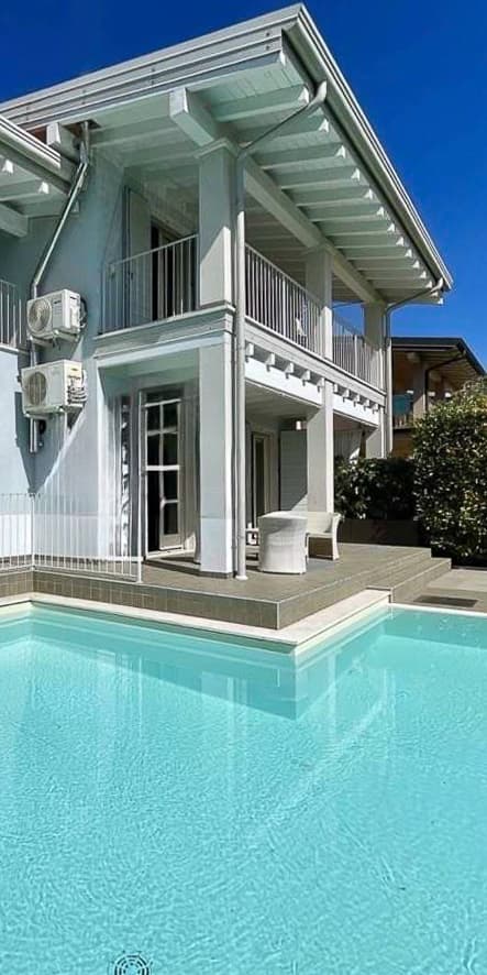 Villa con piscina a Polpenazze del Garda, 280 mq