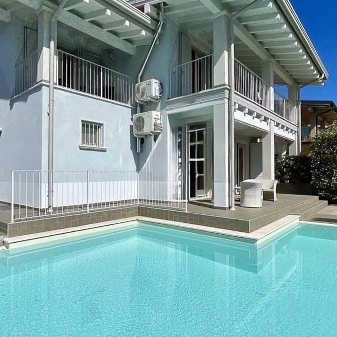 Villa con piscina a Polpenazze del Garda, 280 mq