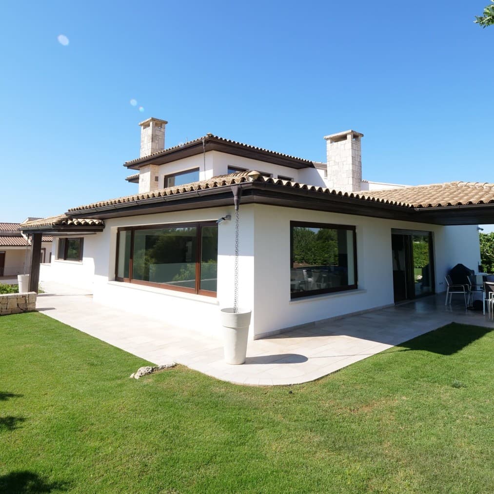 Elegant Villa in Ostuni, Puglia's Scenic Countryside