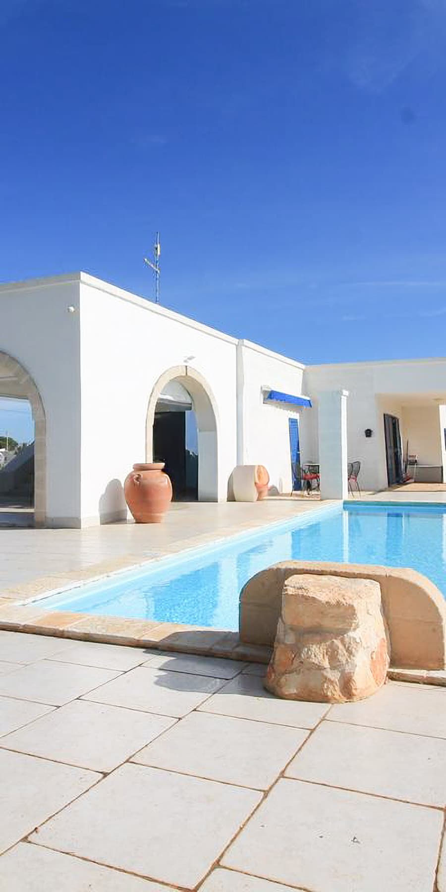 Villa con Piscina e Giardino a Ostuni, Puglia