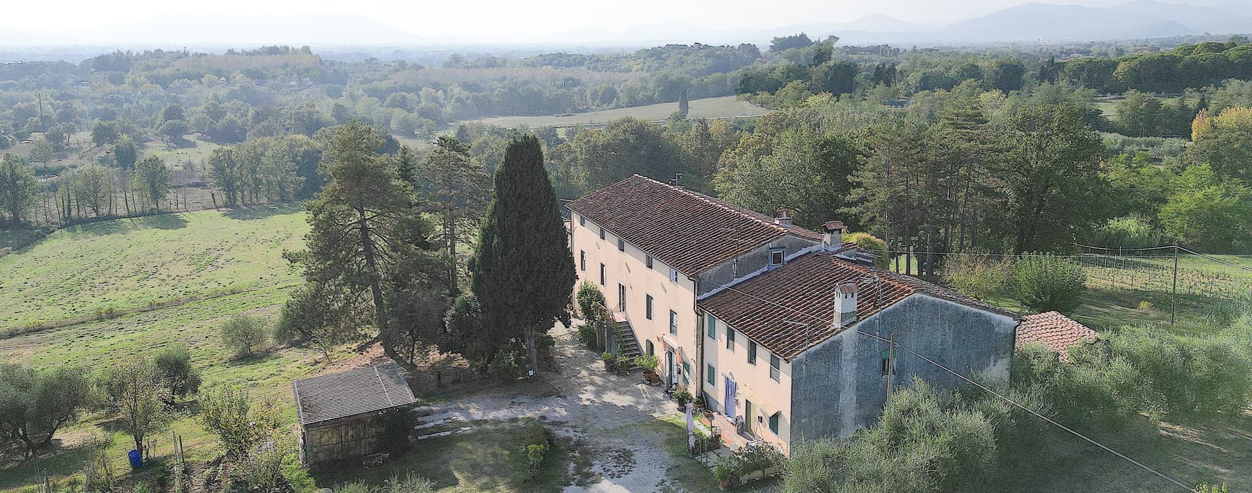Casale in Toscana, tra le colline di Pescia