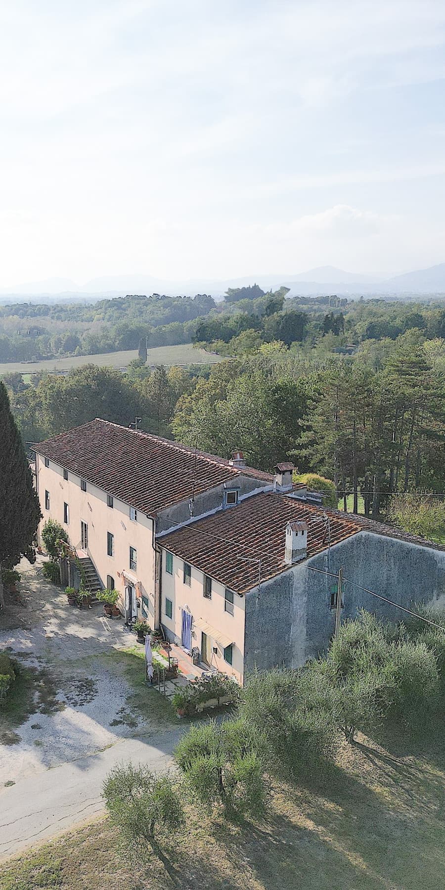Casale in Toscana, tra le colline di Pescia