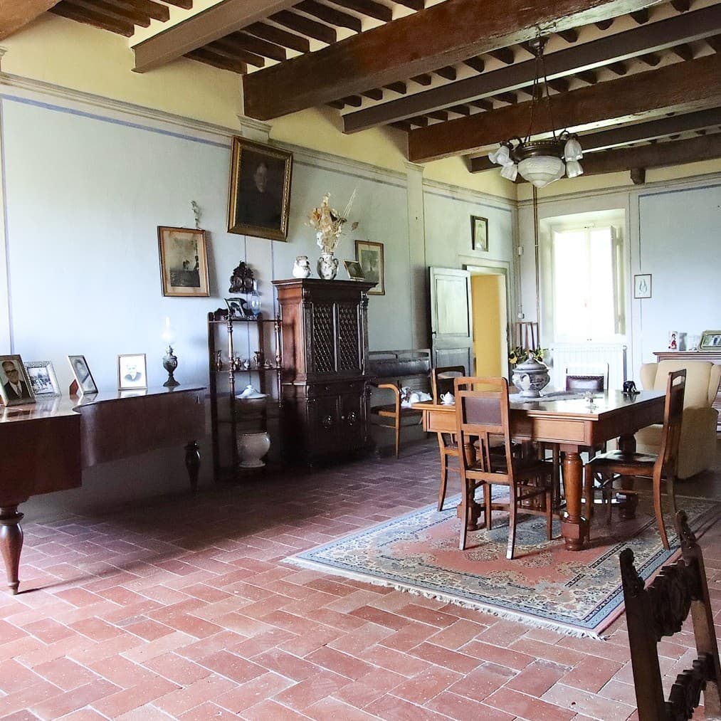 Casale in Toscana, tra le colline di Pescia