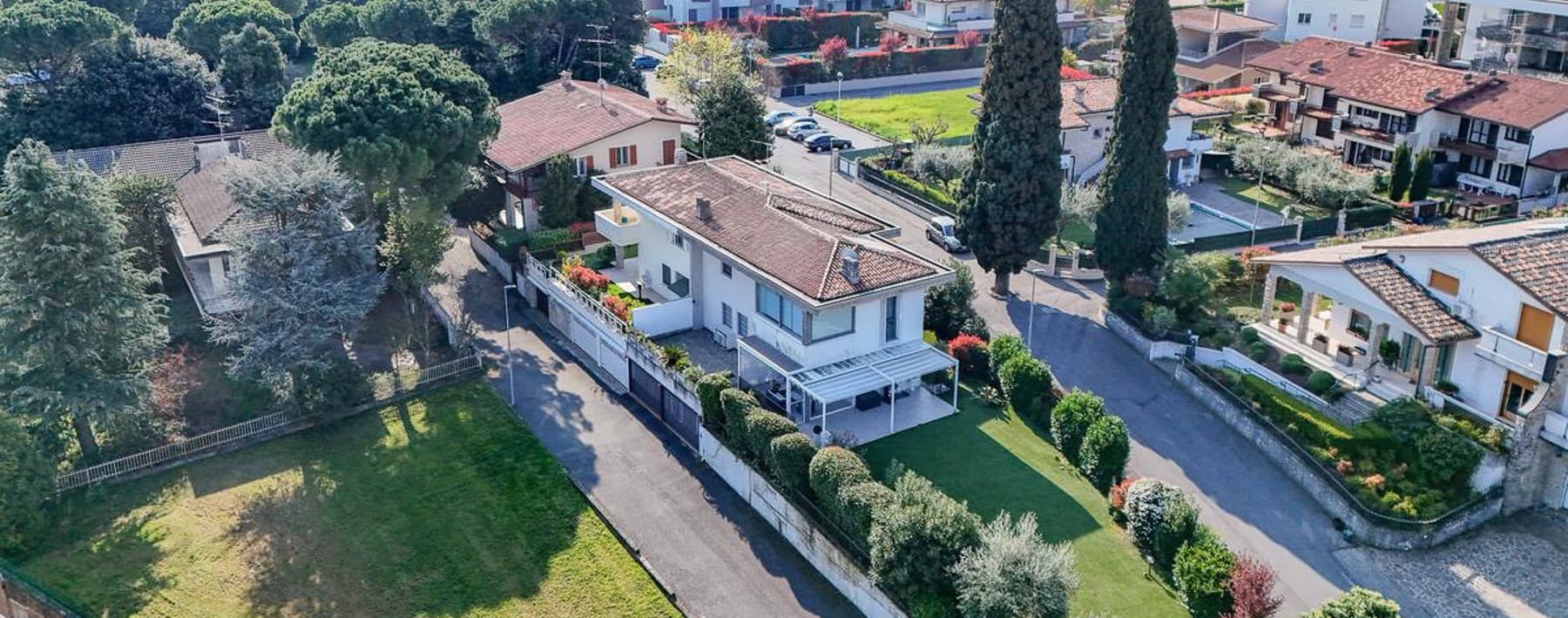 Elegant Villa in Desenzano, Lake Garda