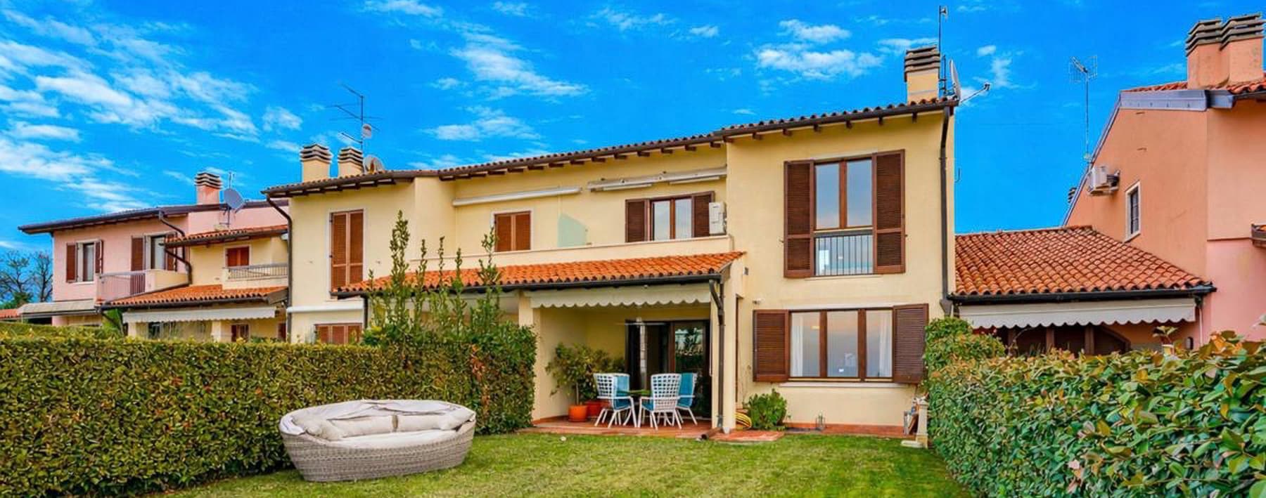 Villa in Lazise, Veneto Overlooking Lake Garda