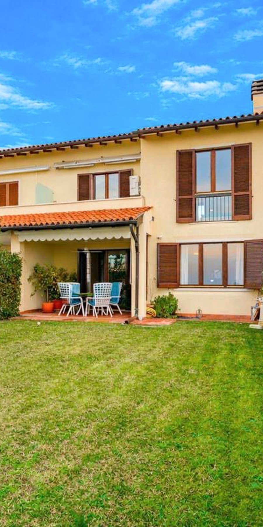 Villa in Lazise, Veneto Overlooking Lake Garda