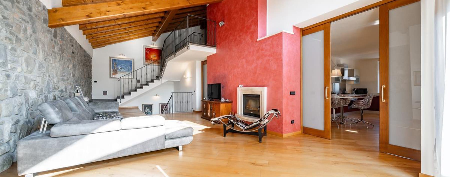 Villa storica ristrutturata a Dolzago, 900 mq di lusso