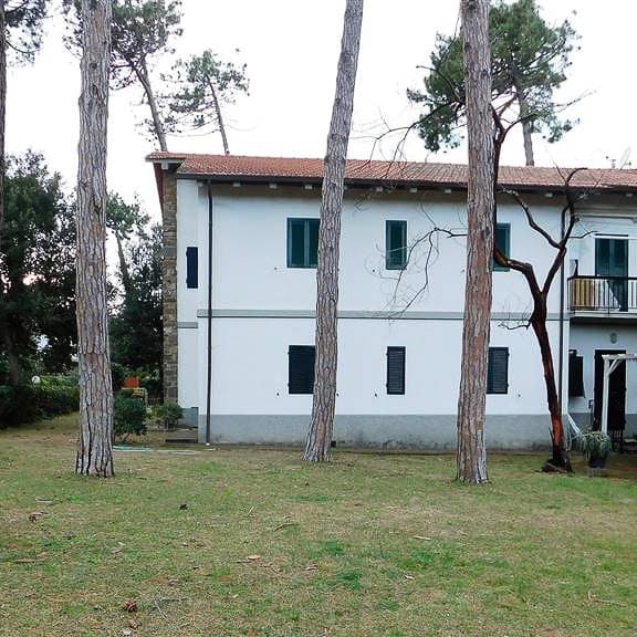 Villa a Punta Ala, immersa nella pineta toscana
