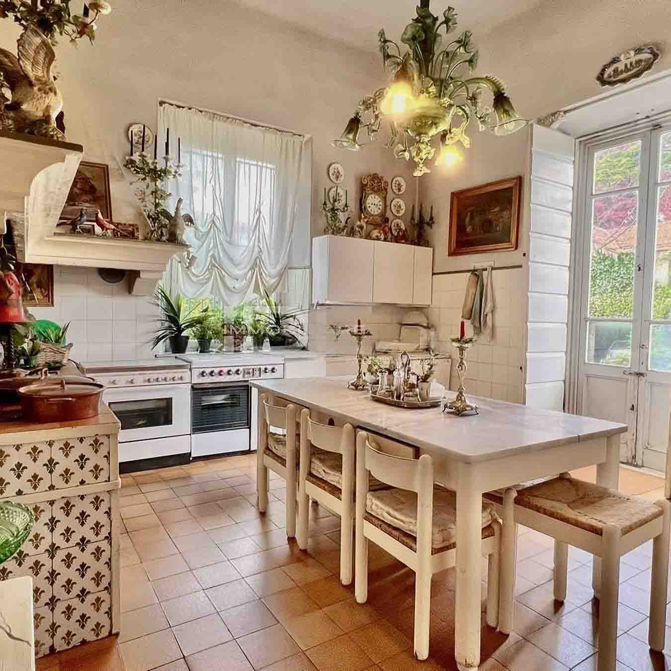 Elegant Villa Near Lucca's Historic Walls, Tuscany