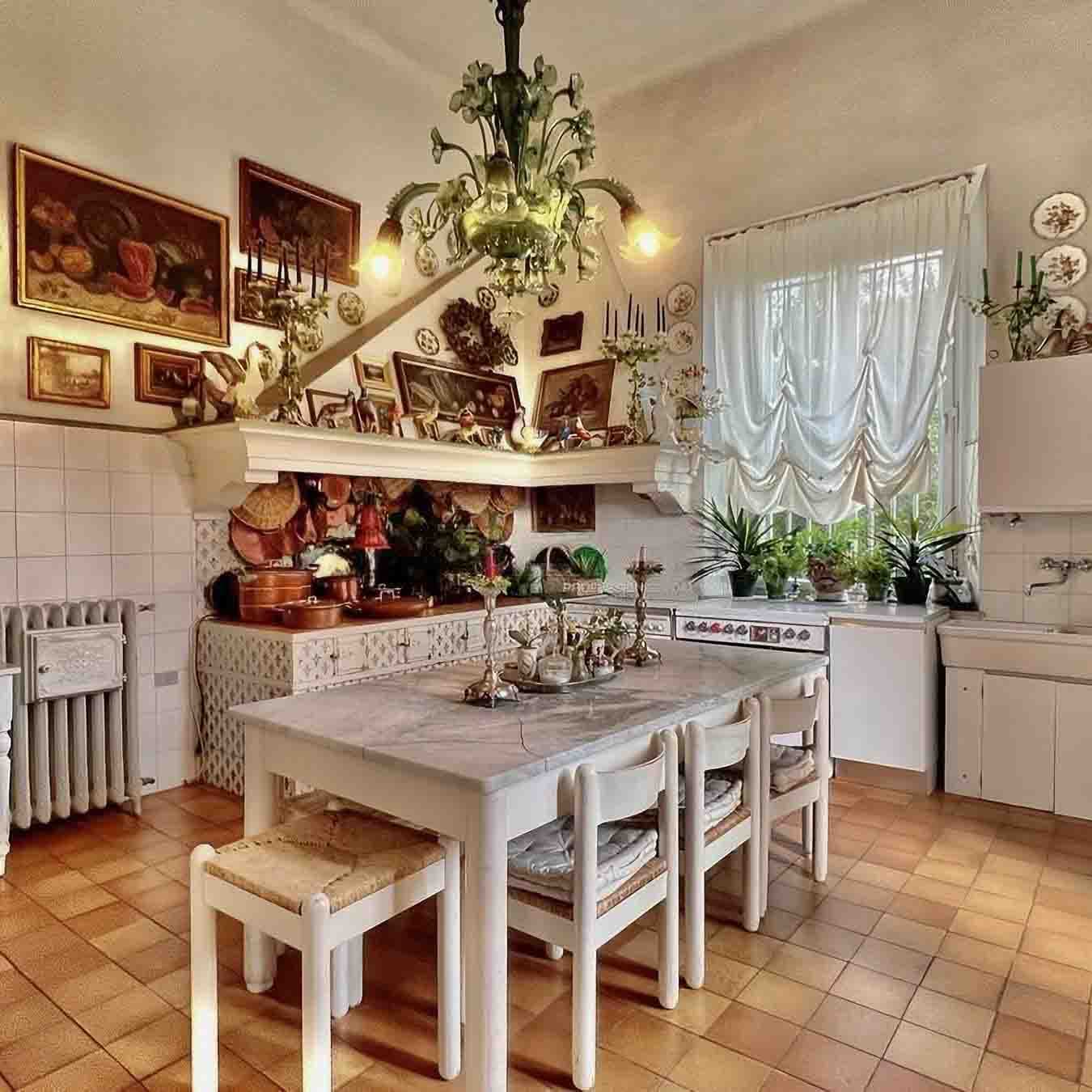 Elegant Villa Near Lucca's Historic Walls, Tuscany