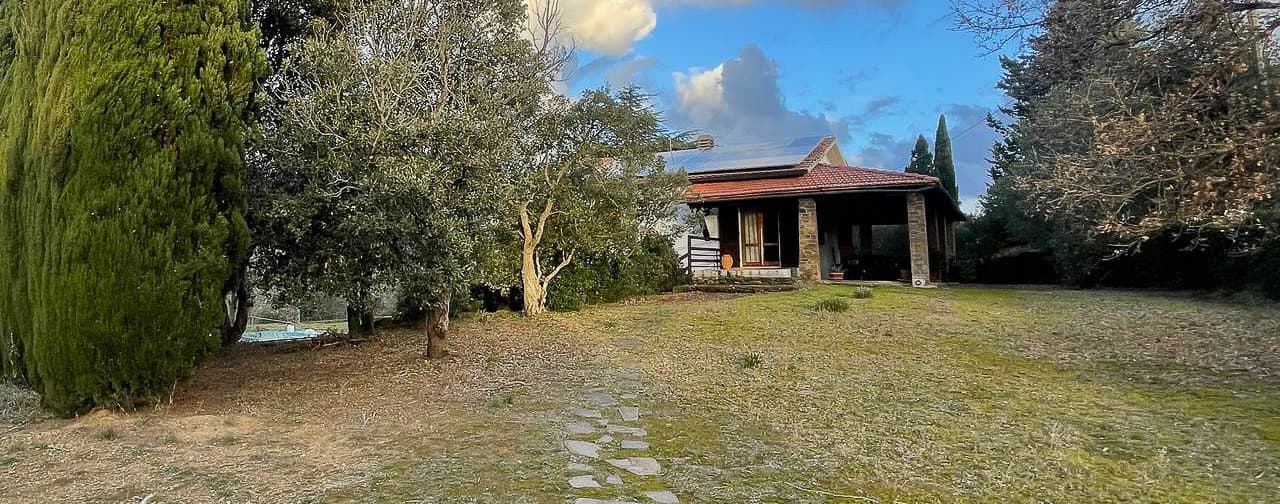 Casale Toscano con Piscina e Vista Panoramica a Scansano